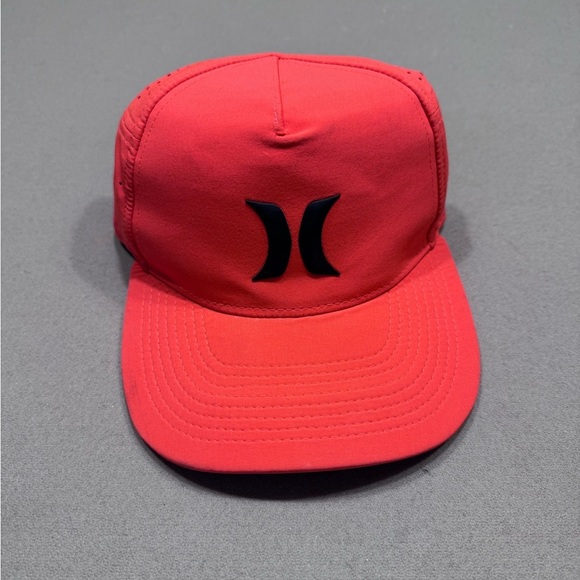 Hurley Kids Red Hat - Picture 1 of 4